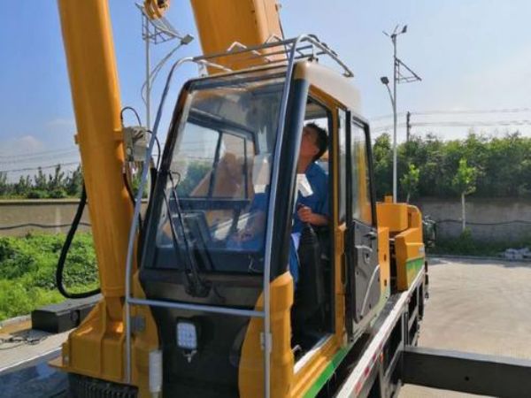 阜阳市吊车租赁公司_正规吊车出租结算方式